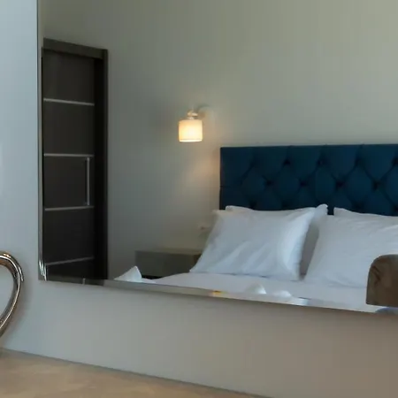 Farm House Apartment *